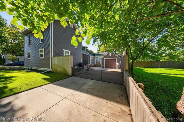 222 West Street, Howell, MI 48843
