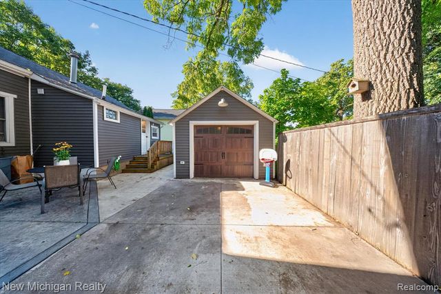 222 West Street, Howell, MI 48843