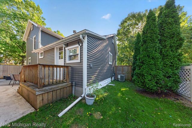 222 West Street, Howell, MI 48843