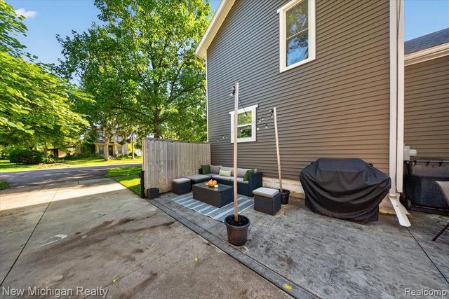 222 West Street, Howell, MI 48843