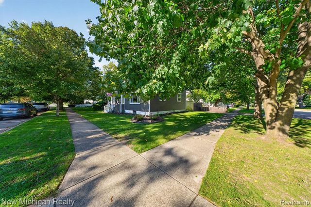 222 West Street, Howell, MI 48843