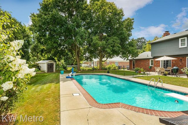 3598 Finch Drive, Troy, MI 48084