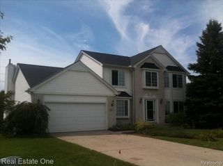 957 Meadowbrook Way, Milford, MI 48381