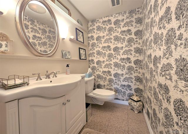 1435 Broadway Avenue, Holbrook, NY 11741