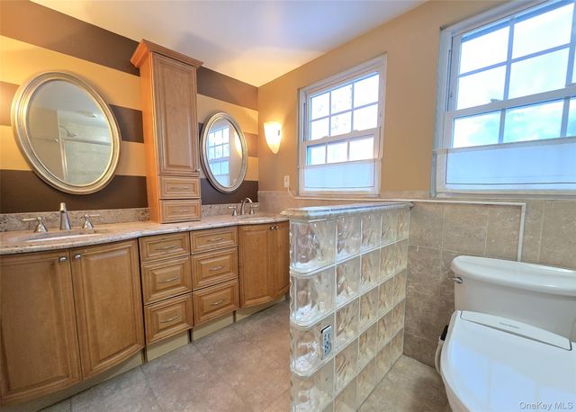 1435 Broadway Avenue, Holbrook, NY 11741