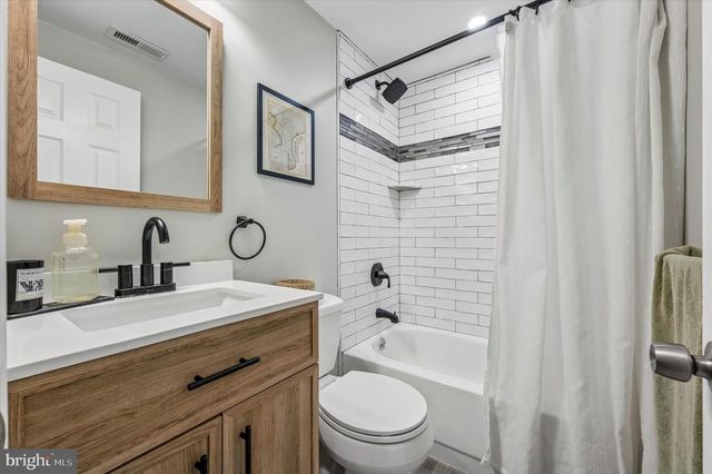 137 VASSAR ST, Philadelphia, PA 19128