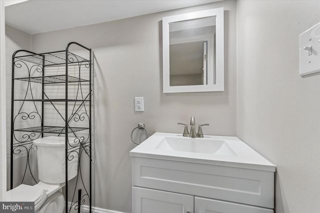 137 VASSAR ST, Philadelphia, PA 19128