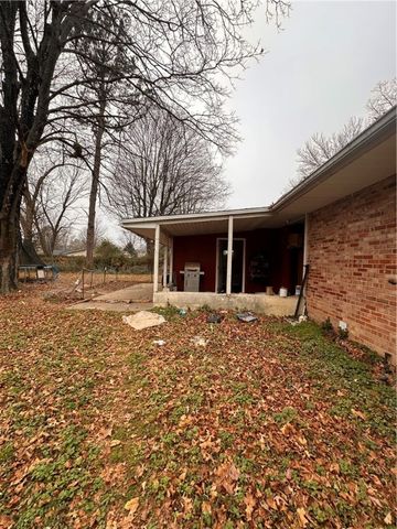 1407 Davis Avenue, Springdale, AR 72764