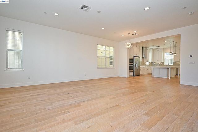 7168 Carneros Ln, Dublin, CA 94568