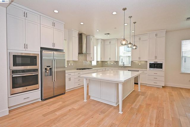 7168 Carneros Ln, Dublin, CA 94568