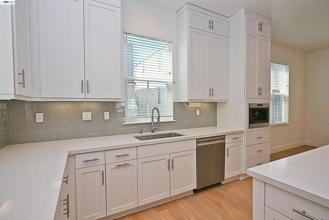 7168 Carneros Ln, Dublin, CA 94568