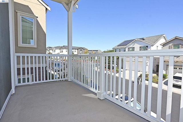 7168 Carneros Ln, Dublin, CA 94568