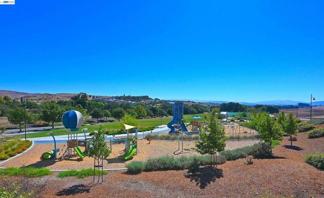 7168 Carneros Ln, Dublin, CA 94568