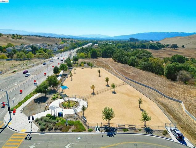 7168 Carneros Ln, Dublin, CA 94568