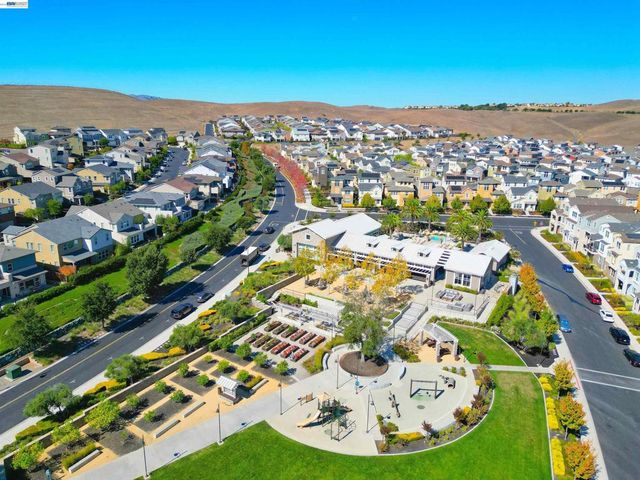 7168 Carneros Ln, Dublin, CA 94568