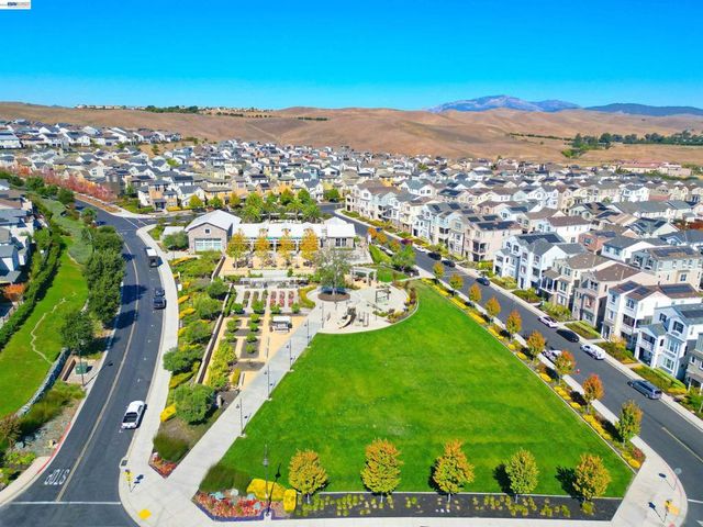 7168 Carneros Ln, Dublin, CA 94568