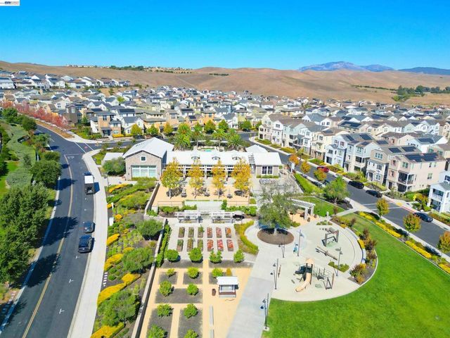 7168 Carneros Ln, Dublin, CA 94568