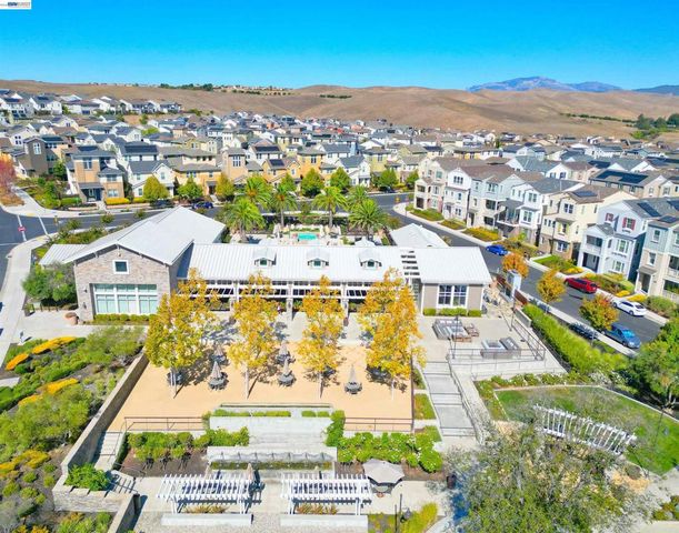 7168 Carneros Ln, Dublin, CA 94568