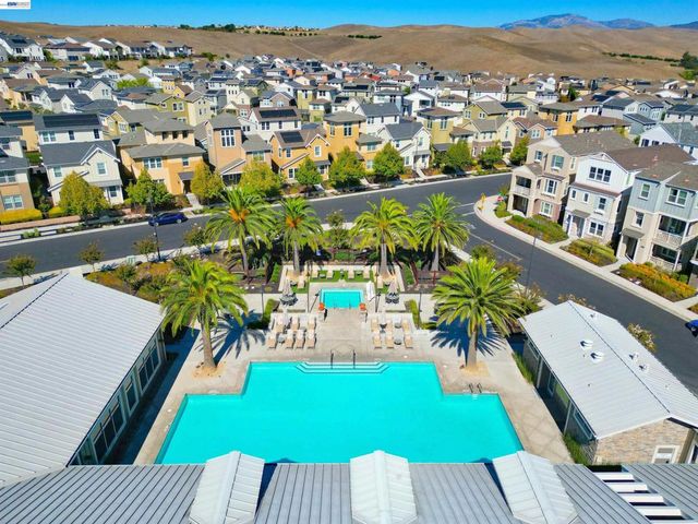 7168 Carneros Ln, Dublin, CA 94568
