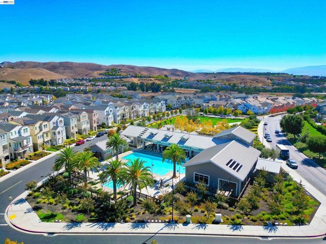 7168 Carneros Ln, Dublin, CA 94568