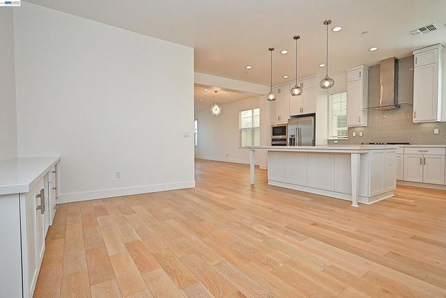 7168 Carneros Ln, Dublin, CA 94568