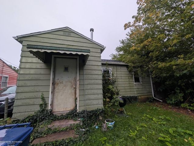 1175 E Home Street, Flint, MI 48505