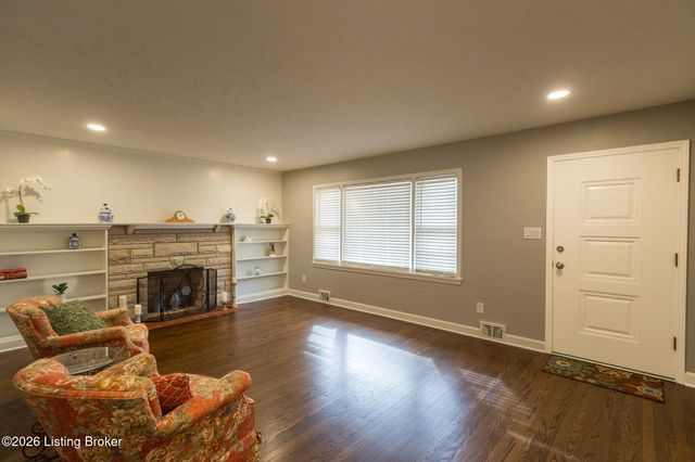 4309 Southridge Dr, Louisville, KY 40272