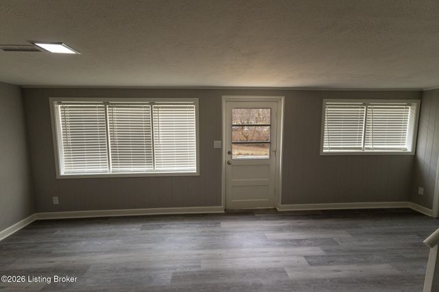 4309 Southridge Dr, Louisville, KY 40272