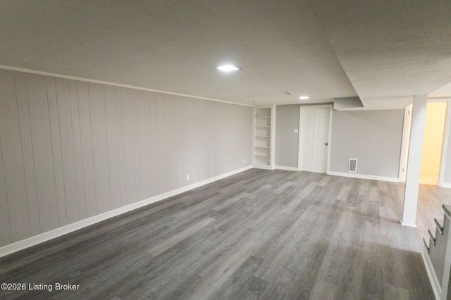 4309 Southridge Dr, Louisville, KY 40272