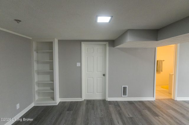 4309 Southridge Dr, Louisville, KY 40272