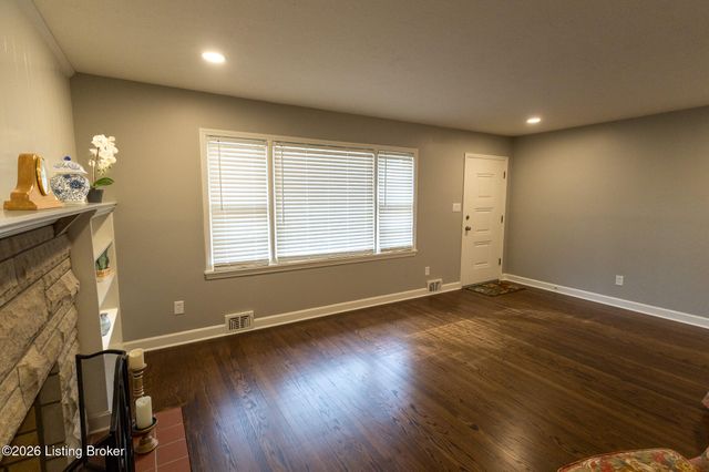 4309 Southridge Dr, Louisville, KY 40272