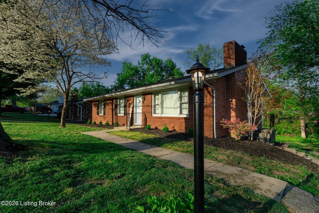 4309 Southridge Dr, Louisville, KY 40272