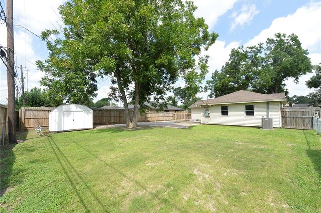 6103 Berendo Street, Houston, TX 77092
