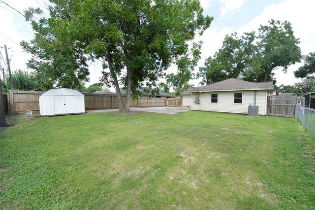 6103 Berendo Street, Houston, TX 77092
