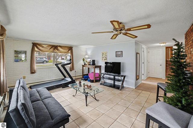 218 Fleming Drive, Alma, MI 48801