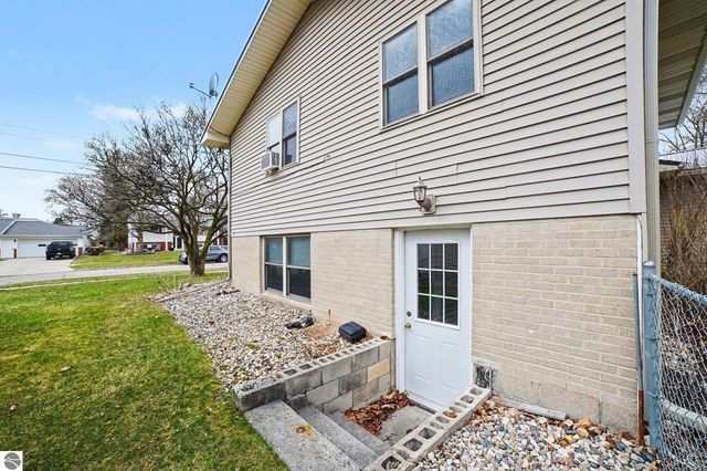 218 Fleming Drive, Alma, MI 48801