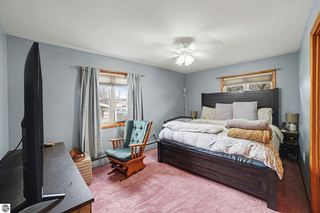 Image 10 of property listing at 218 Fleming Drive, Alma, MI 48801