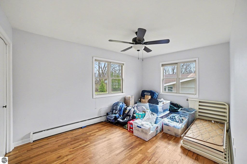 Image 11 of property listing at 218 Fleming Drive, Alma, MI 48801