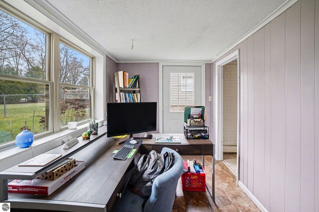 Image 14 of property listing at 218 Fleming Drive, Alma, MI 48801