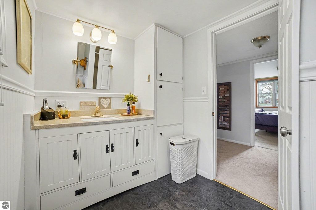 Image 17 of property listing at 218 Fleming Drive, Alma, MI 48801