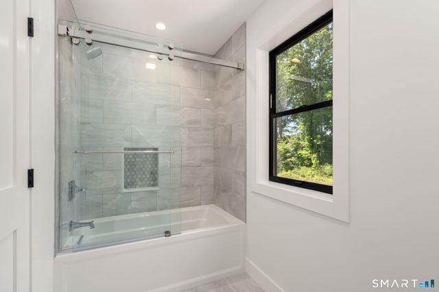 47 Luca Lane, Wethersfield, CT 06109