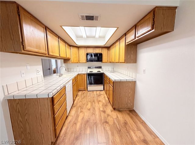 5056 Jeffreys Street 102, Las Vegas, NV 89119