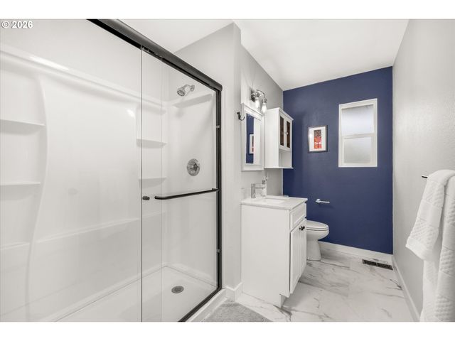 12050 Sw King George Dr, Portland, OR 97224
