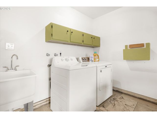 12050 Sw King George Dr, Portland, OR 97224