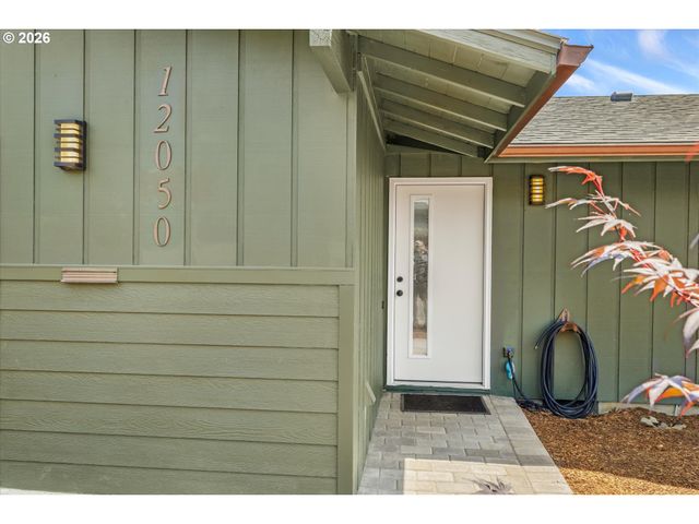 12050 Sw King George Dr, Portland, OR 97224