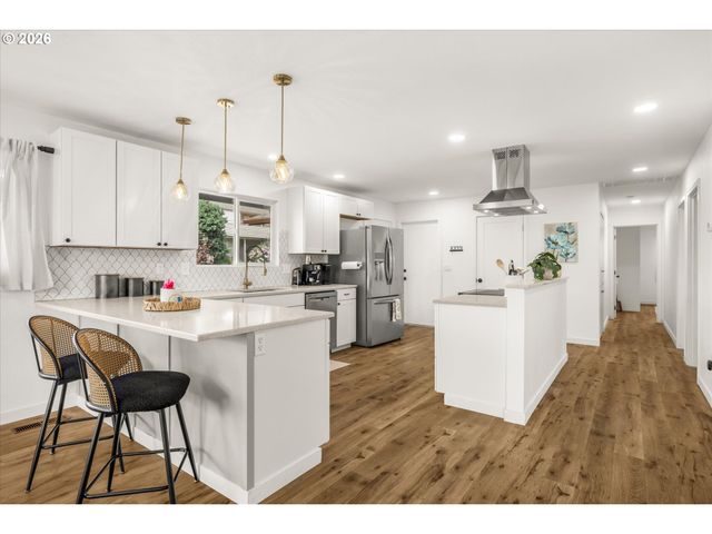 12050 Sw King George Dr, Portland, OR 97224