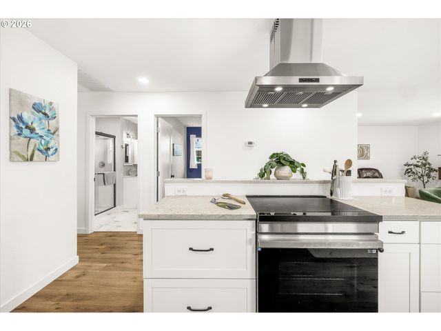 12050 Sw King George Dr, Portland, OR 97224