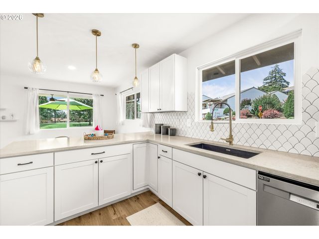 12050 Sw King George Dr, Portland, OR 97224