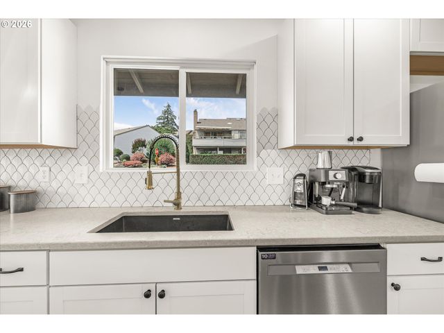 12050 Sw King George Dr, Portland, OR 97224