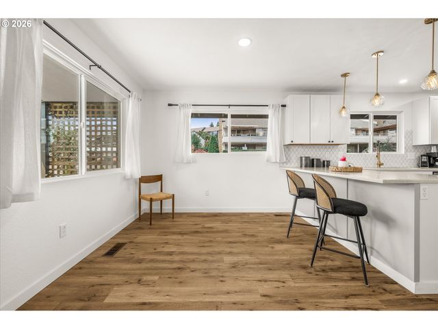 12050 Sw King George Dr, Portland, OR 97224